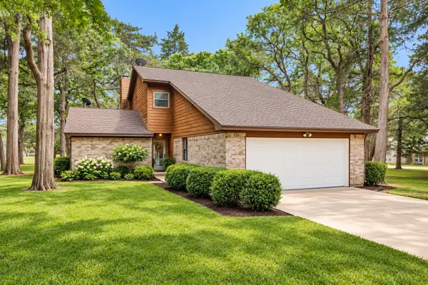 105 Seminole Drive, New Ulm, TX 78950