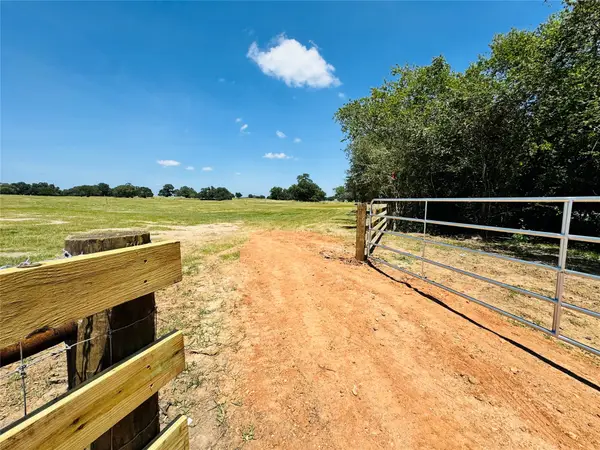 9821 W Us Hwy 90, Flatonia, TX 78941