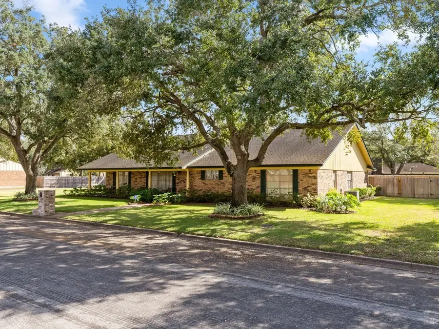 3012 Encino Avenue, Bay City, TX 77414 - #2