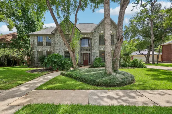 907 Remington Court, Friendswood, TX 77546