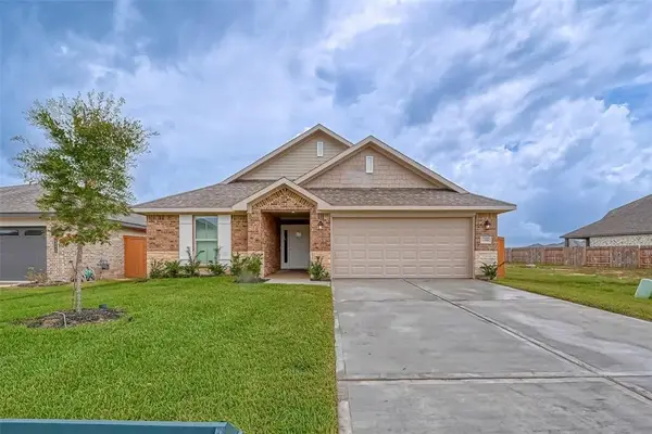 39 Greenbriar Loop, Angleton, TX 77515