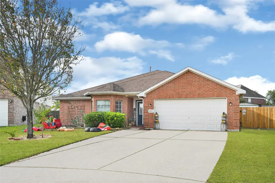 10602 Eagle Court, Baytown, TX 77523 - Image #2