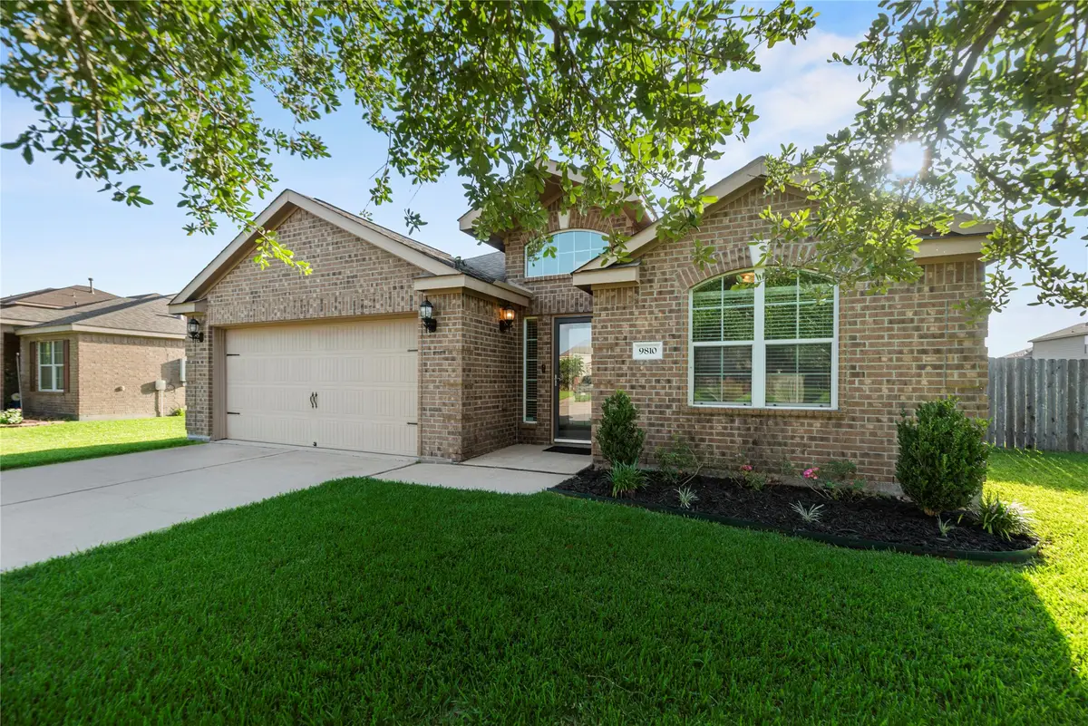 9810 Garnet Falls Drive, Rosharon, TX 77583 - Image #1