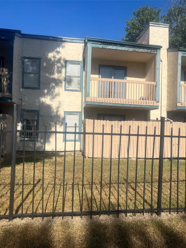 9898 Club Creek Dr #405, Houston, TX 77036