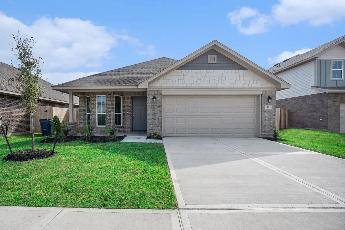 23 Greenbriar Loop, Angleton, TX 77515 - Image #1
