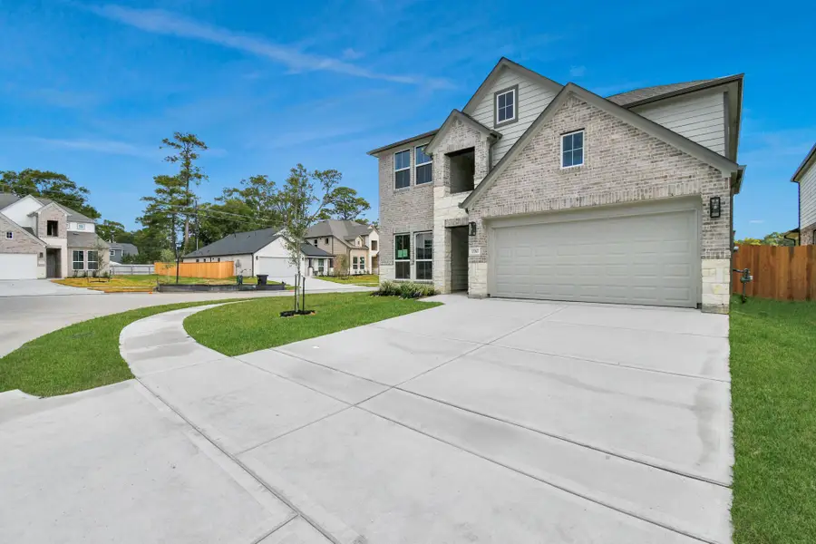 12042 Maple Oak Drive, Houston, TX 77066 - Image #2