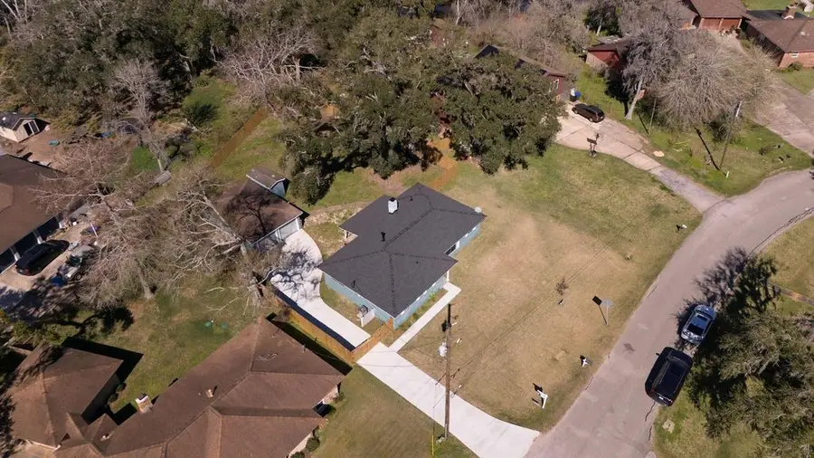 407 Tamarind Street, Lake Jackson, TX 77566 - #2