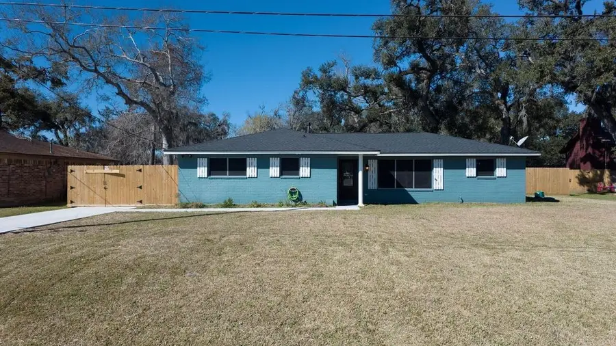 407 Tamarind Street, Lake Jackson, TX 77566 - #3