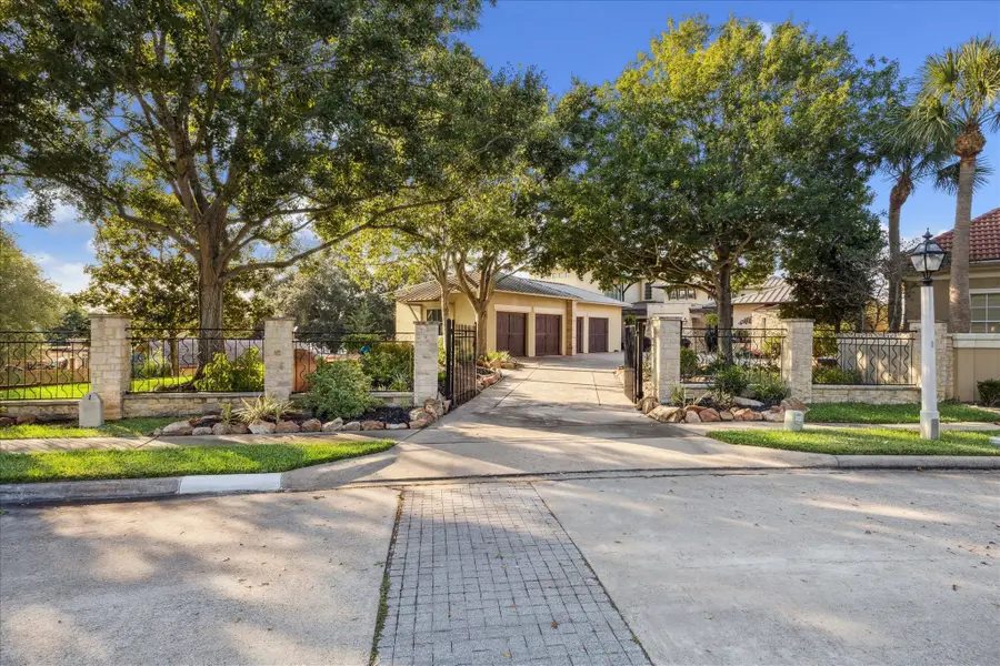 1 Waterford Oaks Lane, Kemah, TX 77565 - Image #2