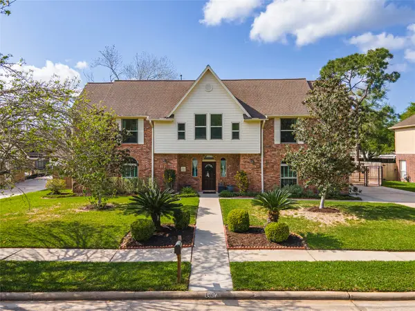 1407 W Castlewood Avenue, Friendswood, TX 77546