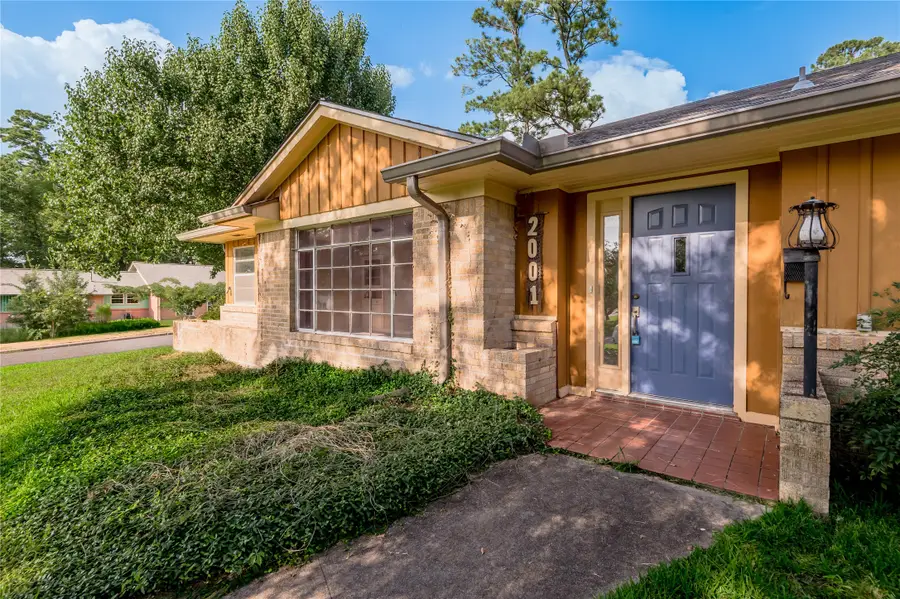 2001 Avenue Q, Huntsville, TX 77340 - Image #2