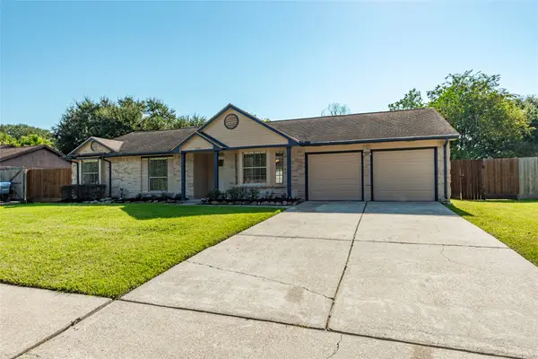 1304 Piney Woods Drive, Friendswood, TX 77546