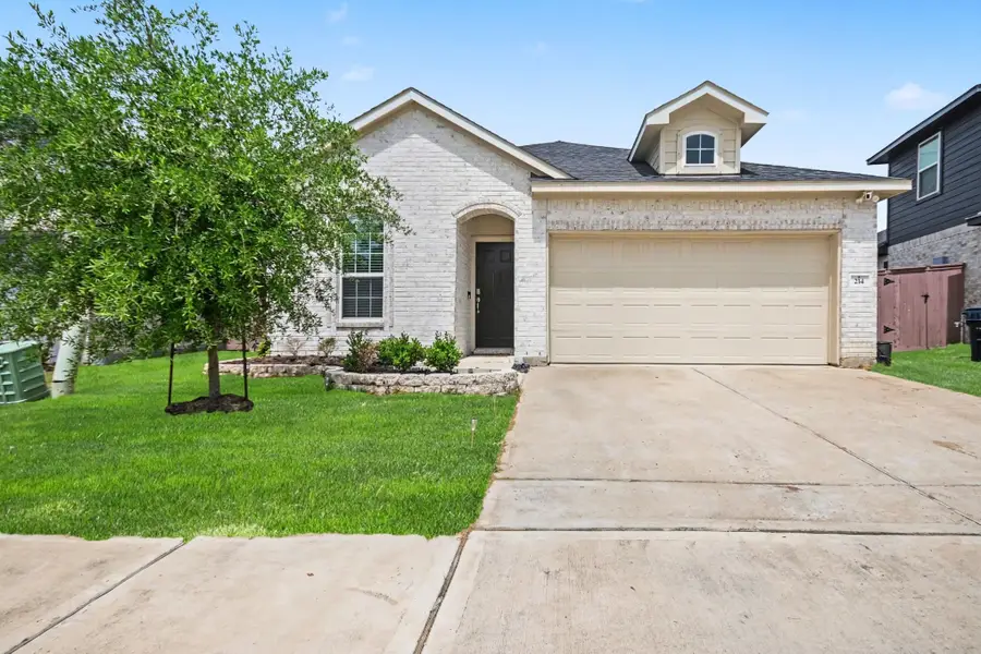 214 Water Grass Trail, Clute, TX 77531 - #2
