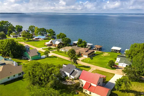 275 Edgewater Drive, Livingston, TX 77351