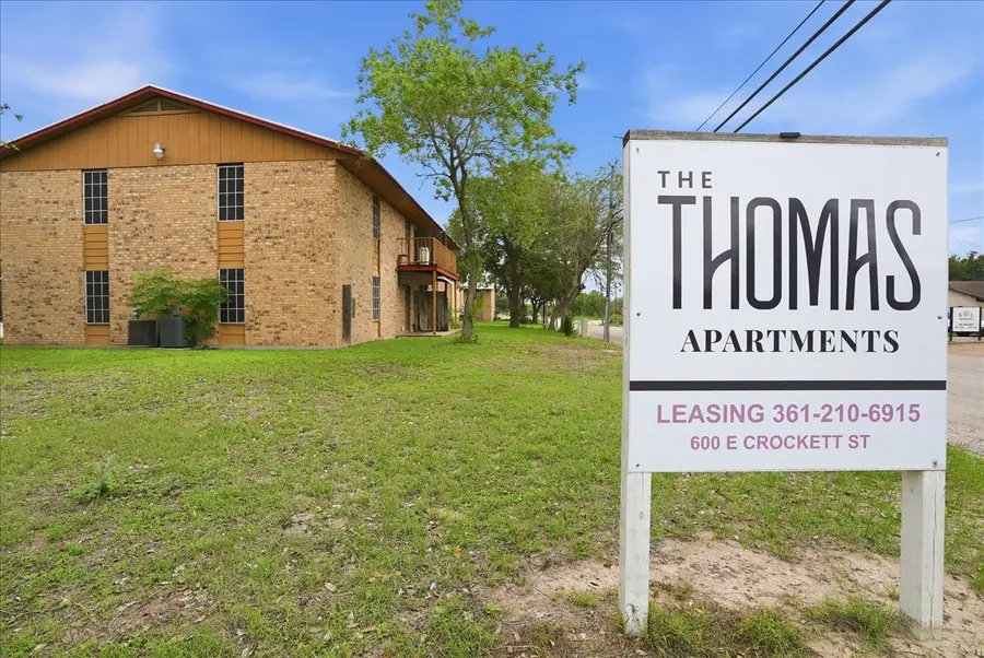 600 E Crockett Street, Beeville, TX 78102 - #2
