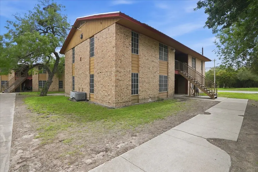 600 E Crockett Street, Beeville, TX 78102 - #3