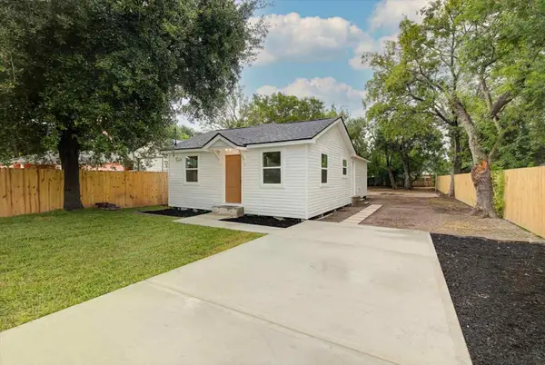 2805 2nd Avenue N, Texas City, TX 77590