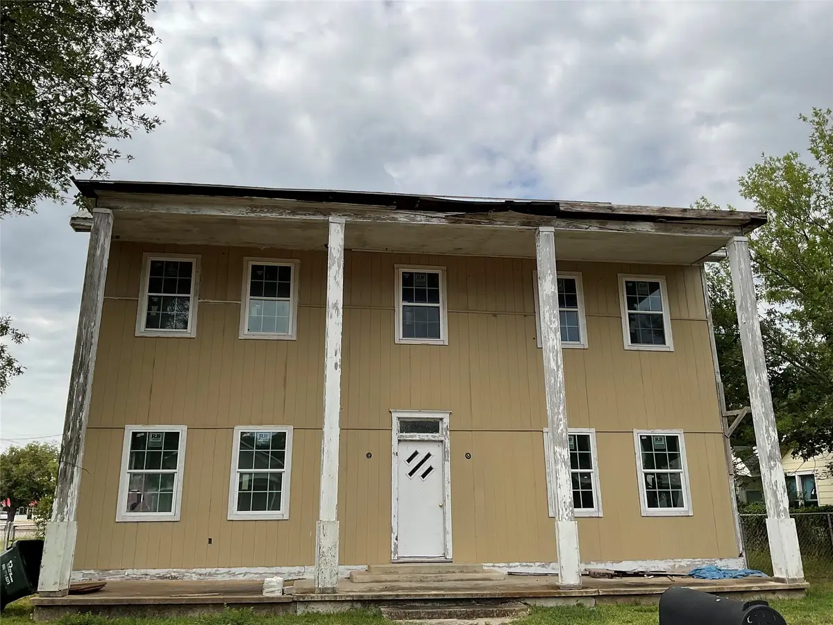 515 E French Street, Cuero, TX 77954 - Image #1