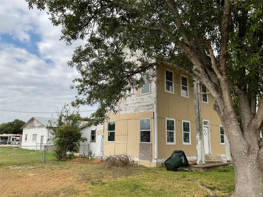 515 E French Street, Cuero, TX 77954 - Image #2