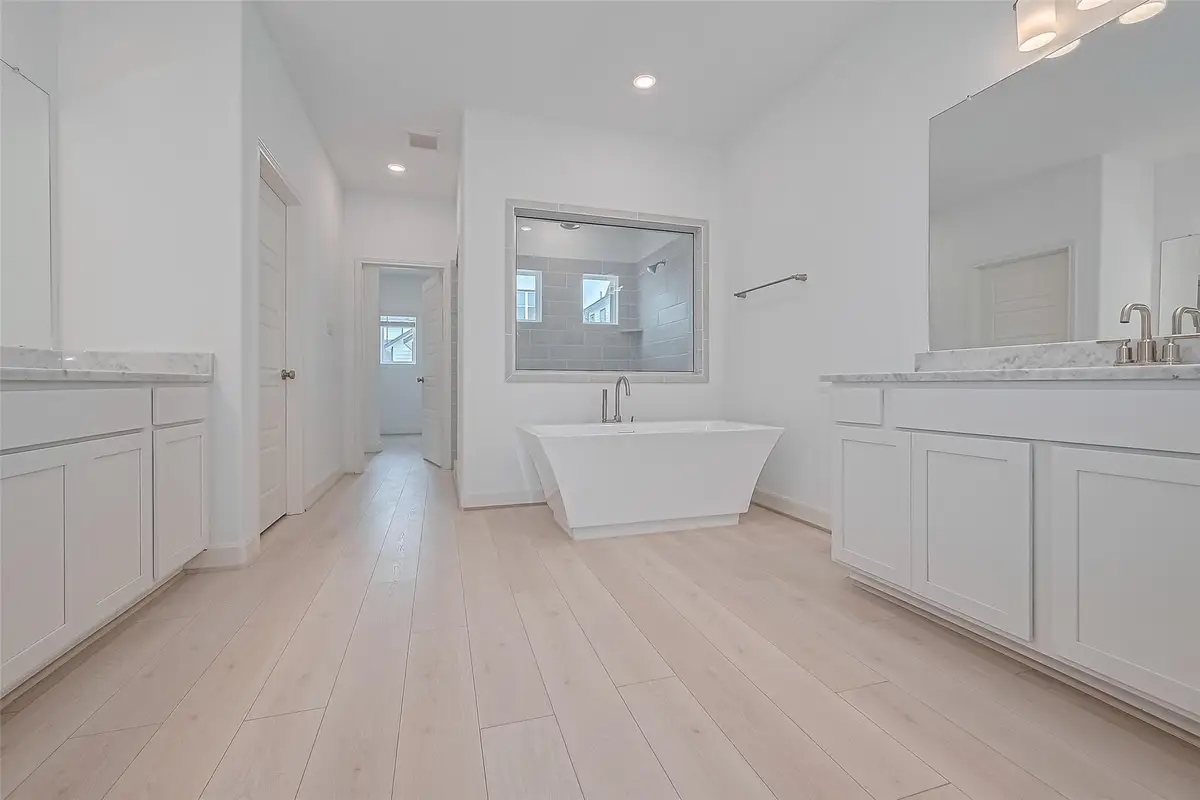 1611 Regents Court, Houston, TX 77055 - Image #1