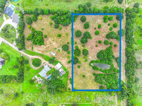 000 Jay Road, Hitchcock, TX 77563