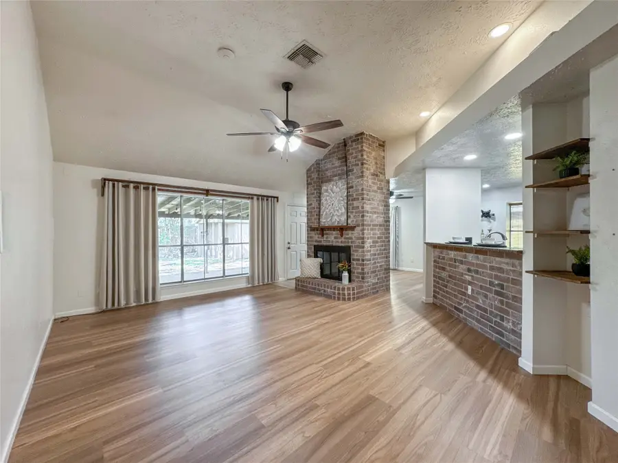 4330 Glen Avon Drive, Pasadena, TX 77505 - Image #2