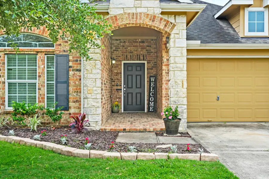 1211 Quarterhorse Drive, Alvin, TX 77511 - Image #2