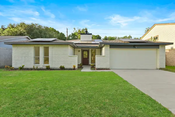 2322 Aprilmont Drive, Sugar Land, TX 77498