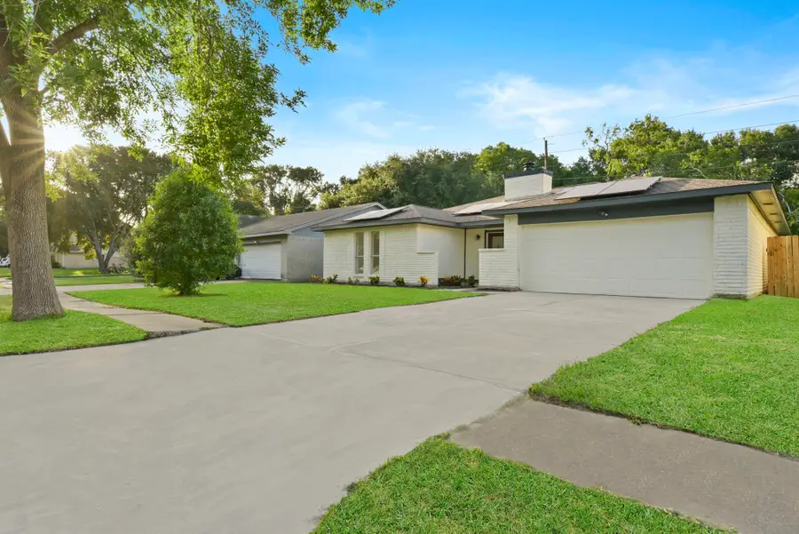 2322 Aprilmont Drive, Sugar Land, TX 77498 - Image #3