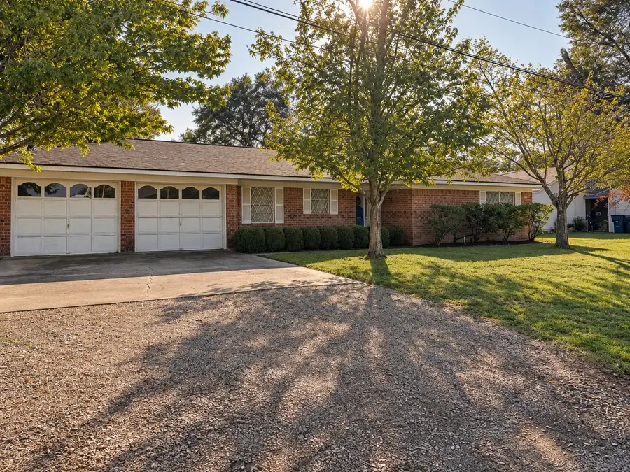 946 Hardeman Street, Sealy, TX 77474 - #2