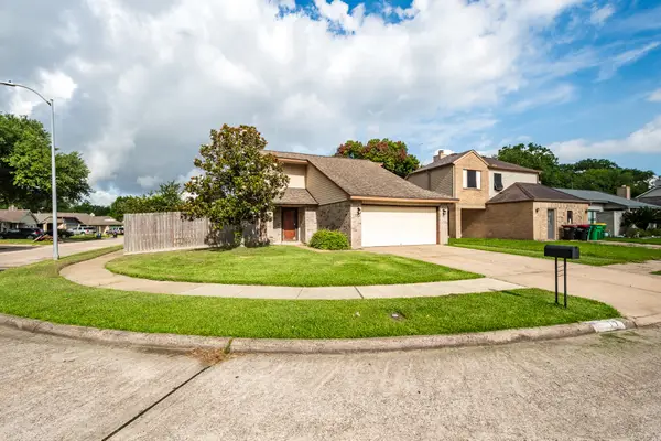 17 Crestbriar Court, Baytown, TX 77521