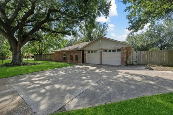 3930 Tumbleweed Lane, Baytown, TX 77521