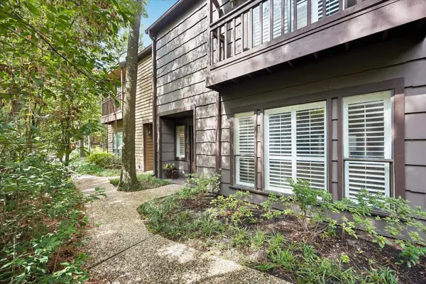 11711 Memorial Drive #17, Houston, TX 77024