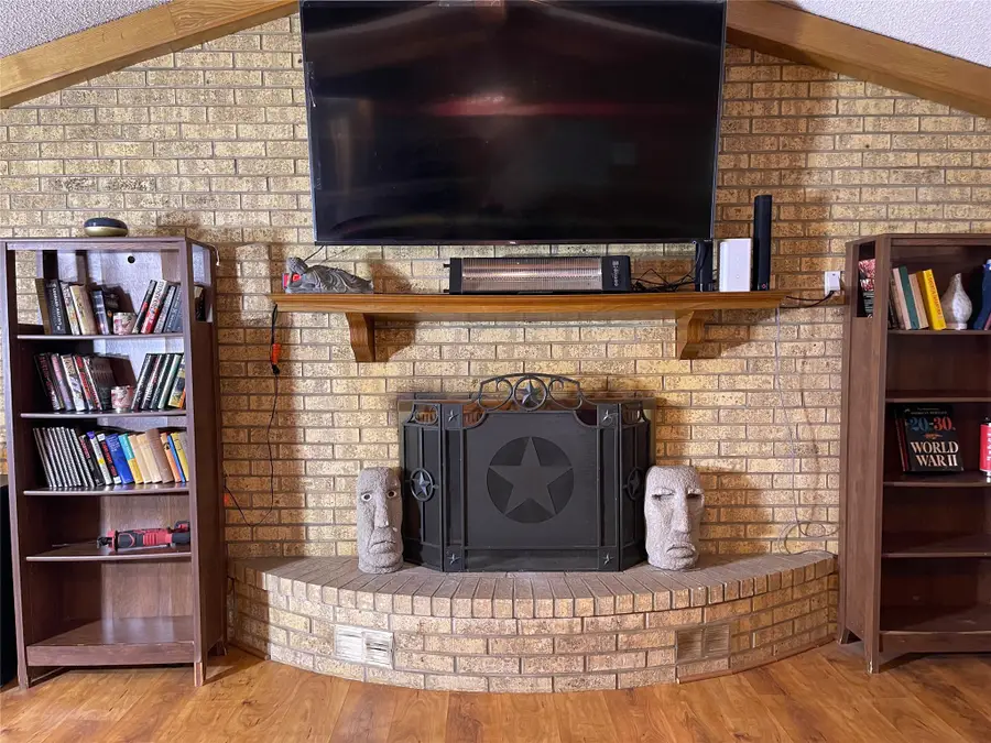 400 S 8th Avenue, Teague, TX 75860 - #3