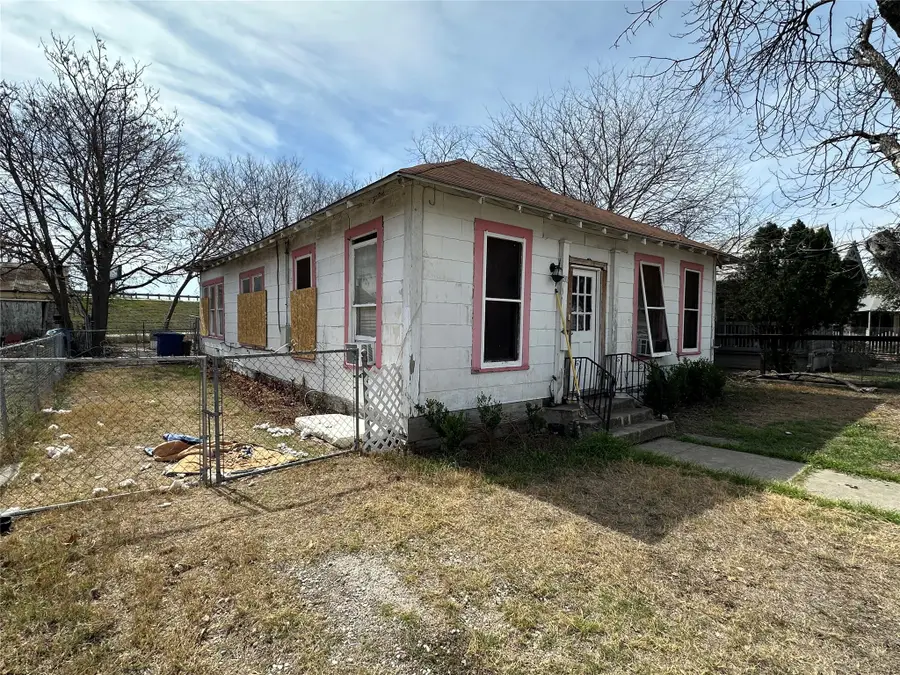 136 E High Avenue, San Antonio, TX 78210 - #3