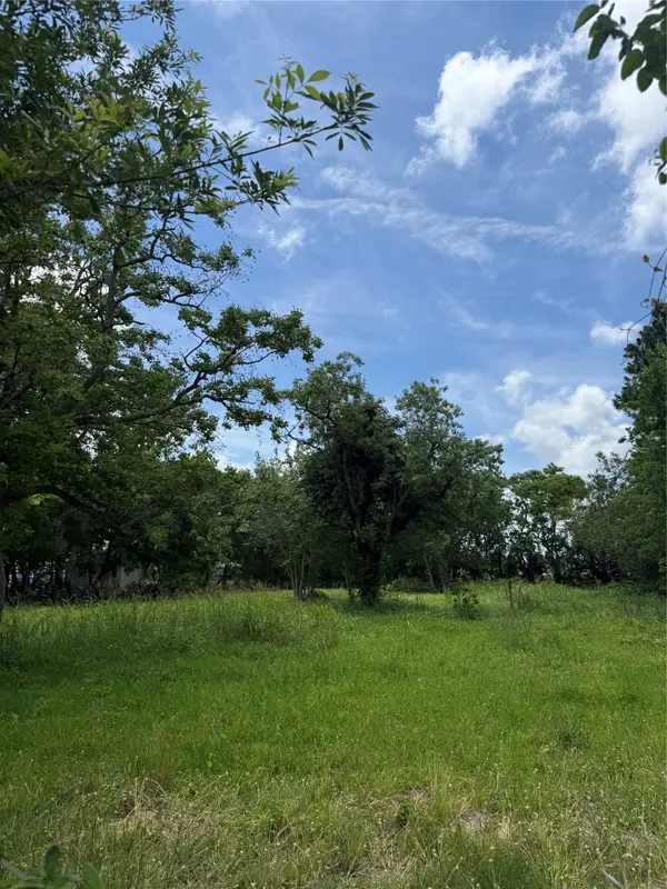2929 2nd Avenue N, Texas City, TX 77590