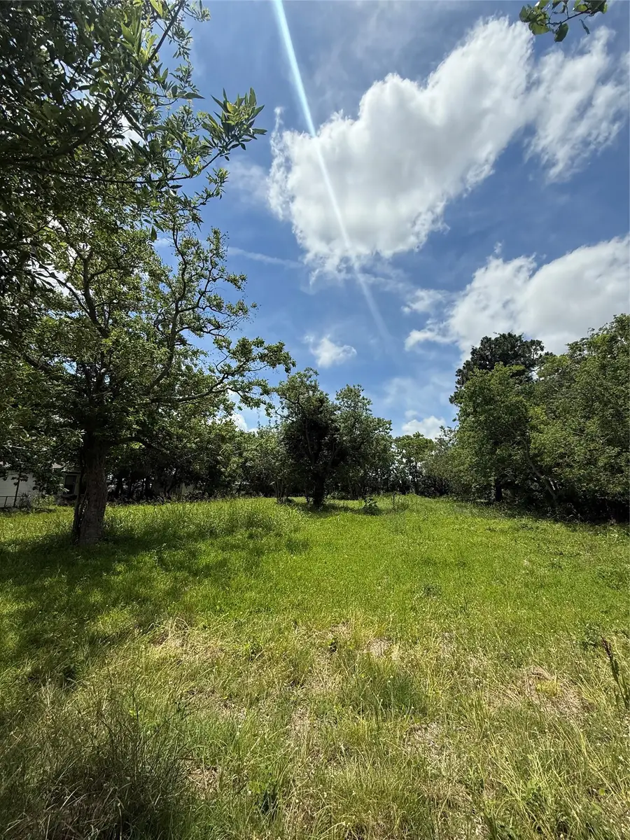 2929 2nd Avenue N, Texas City, TX 77590 - #2