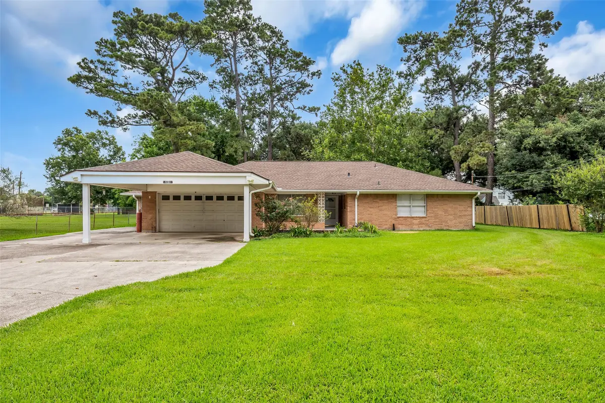 205 N 8th Street, Highlands, TX 77562 - #1