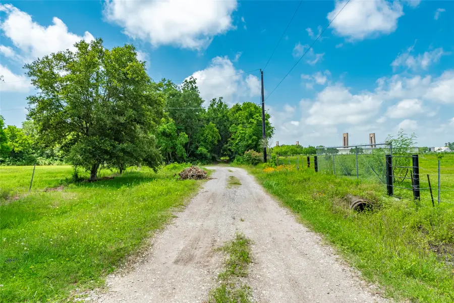 23 Custer, Hitchcock, TX 77563 - Image #3