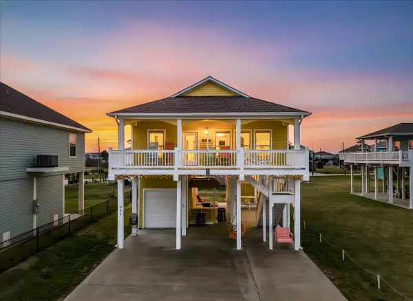 931 Tidelands Drive, Crystal Beach, TX 77650