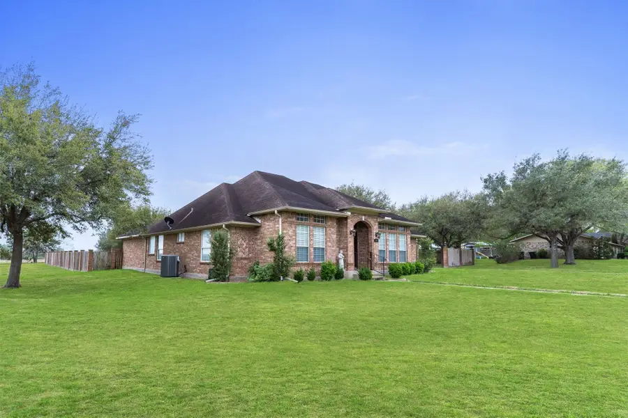 604 Texas Avenue, Shiner, TX 77984 - #3