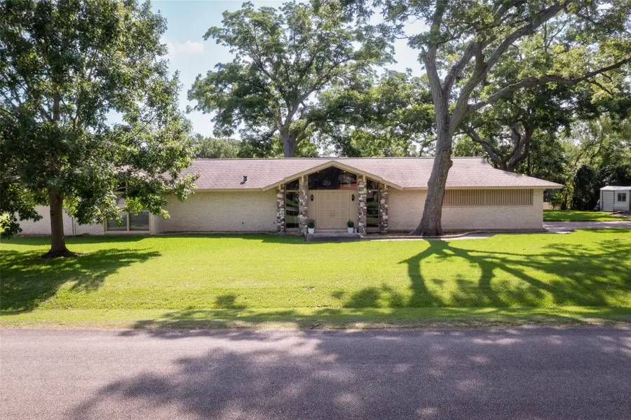 613 Bolling Green Drive, Wharton, TX 77488 - Image #2