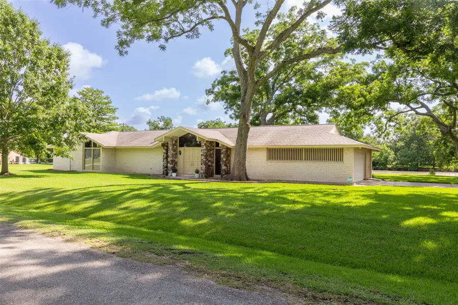 613 Bolling Green Drive, Wharton, TX 77488 - Image #3