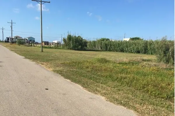 1021 Johnson Road, Gilchrist, TX 77617