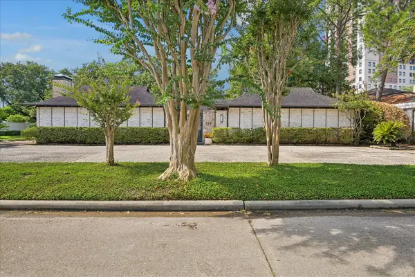 814 Wild Valley Road, Houston, TX 77057
