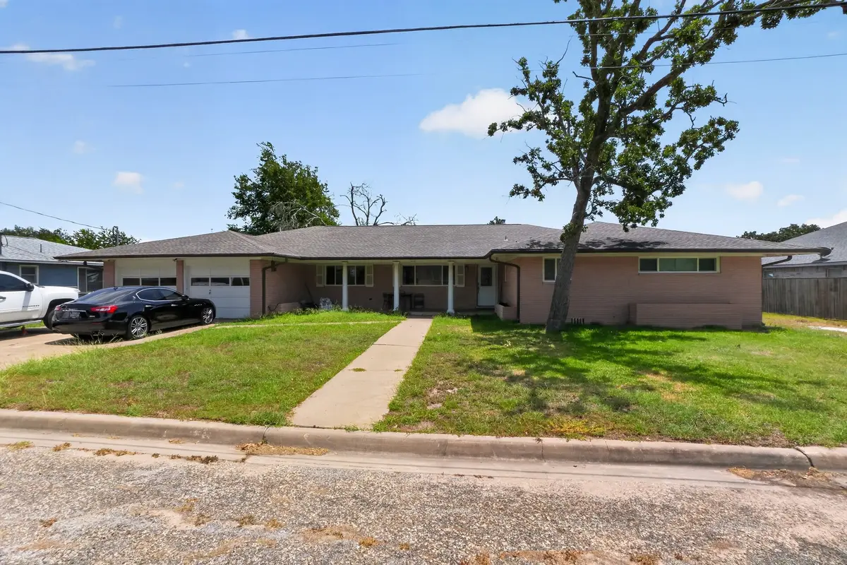 380 S Wilson Avenue, Giddings, TX 78942 - #1