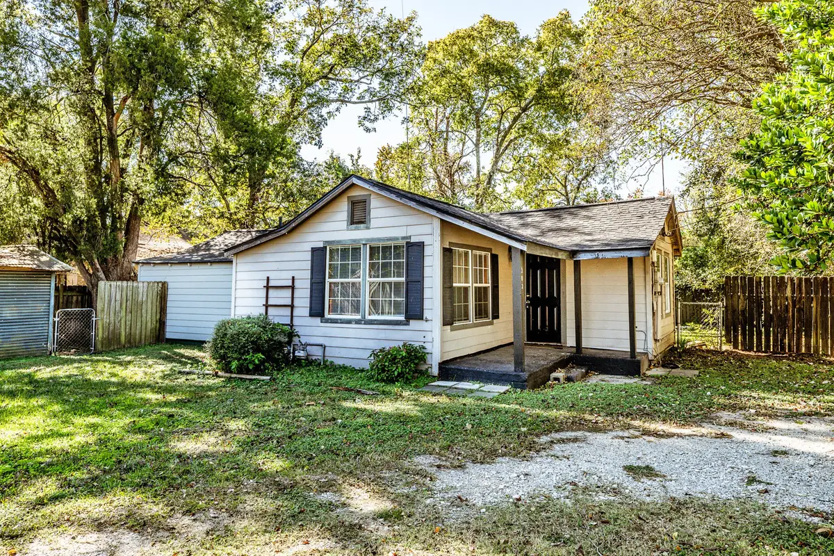 303 W Worsham Street, Willis, TX 77378 - Image #1