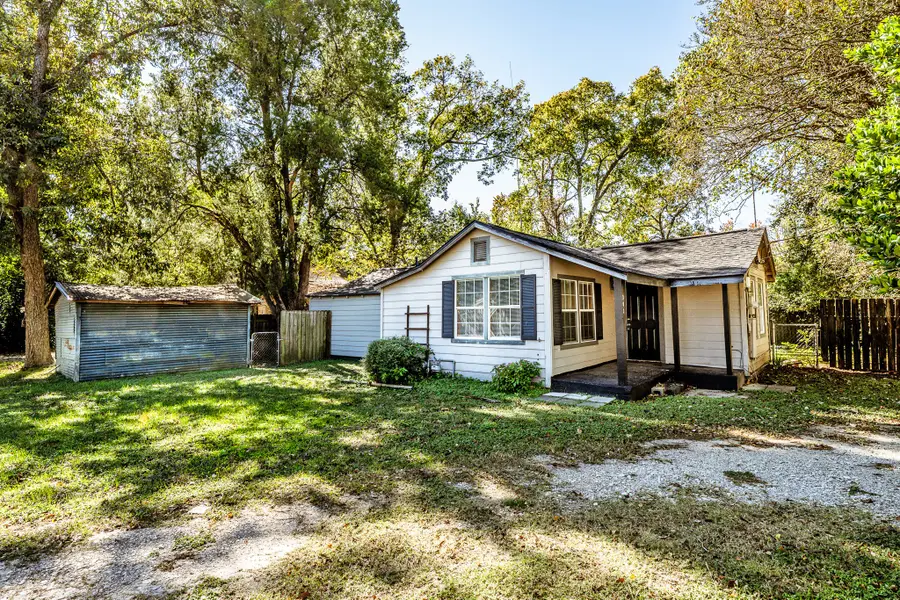 303 W Worsham Street, Willis, TX 77378 - Image #3