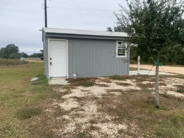 3570 Fm-822, Edna, TX 77957