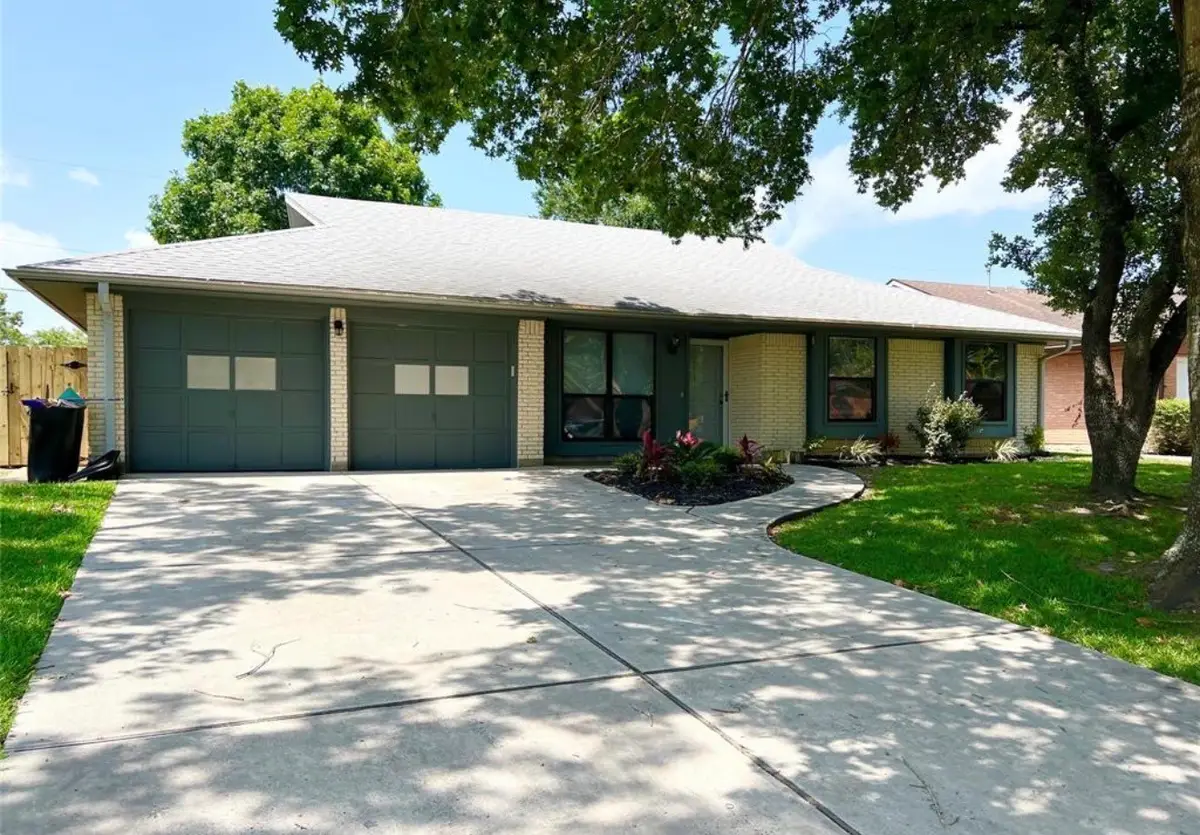 2022 Williamsburg Court N, League City, TX 77573 - #1